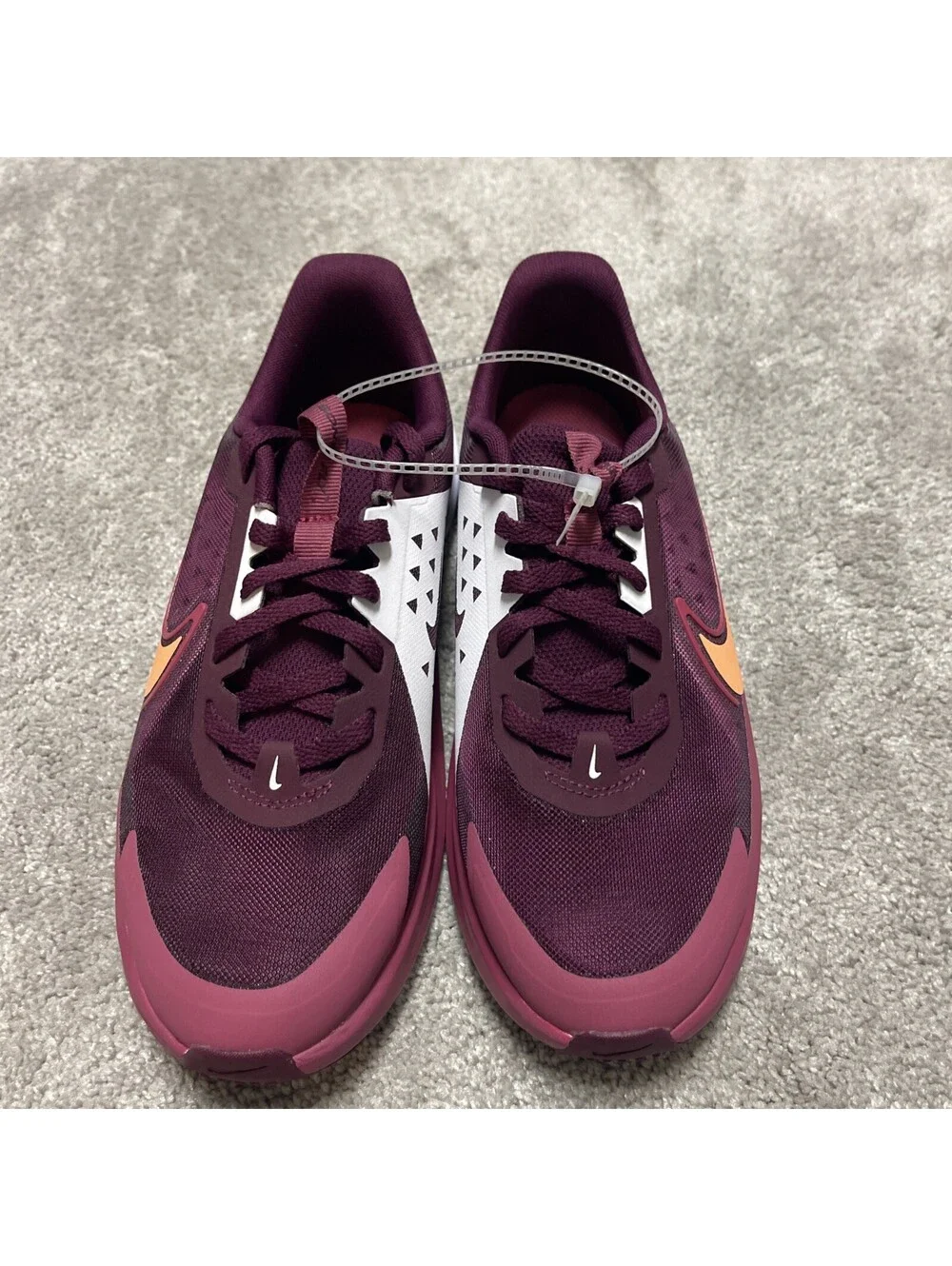 Nike Sneaker Size 5 Youth NEW